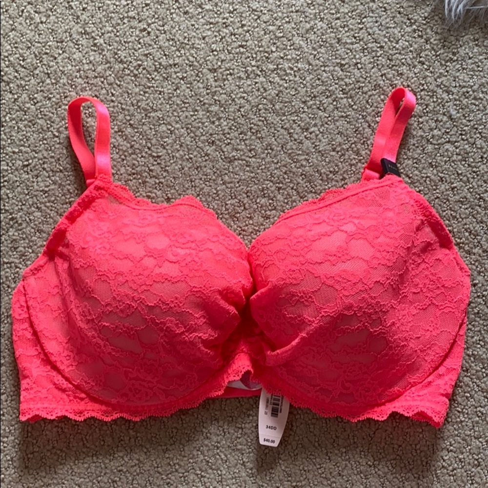 Victoria’s Secret lace bra. Size 34DD. NWT.